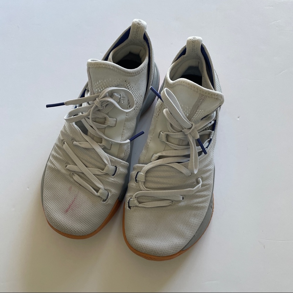 UNDER ARMOUR CURRY 5 GREY WITH GUM SOLES - Picture 4 of 9